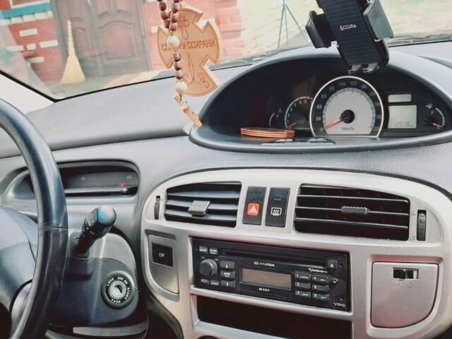 Сірий Хендай Матрікс, об'ємом двигуна 2 л та пробігом 225 тис. км за 4700 $, фото 10 на Automoto.ua