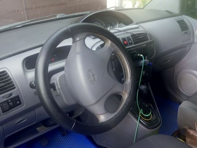 Серый Хендай Матрикс, объемом двигателя 1.6 л и пробегом 275 тыс. км за 4499 $, фото 1 на Automoto.ua