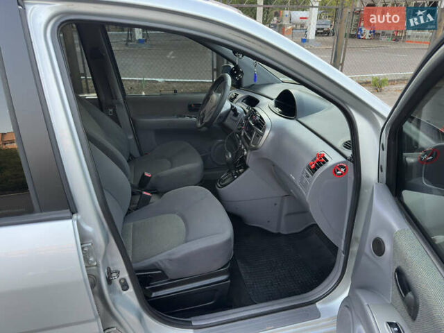 Сірий Хендай Матрікс, об'ємом двигуна 1.8 л та пробігом 156 тис. км за 4600 $, фото 20 на Automoto.ua