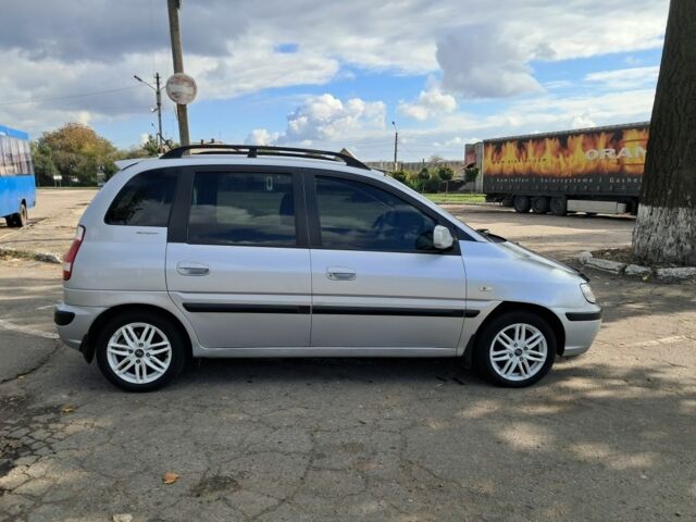 Серый Хендай Матрикс, объемом двигателя 1.8 л и пробегом 250 тыс. км за 3600 $, фото 1 на Automoto.ua