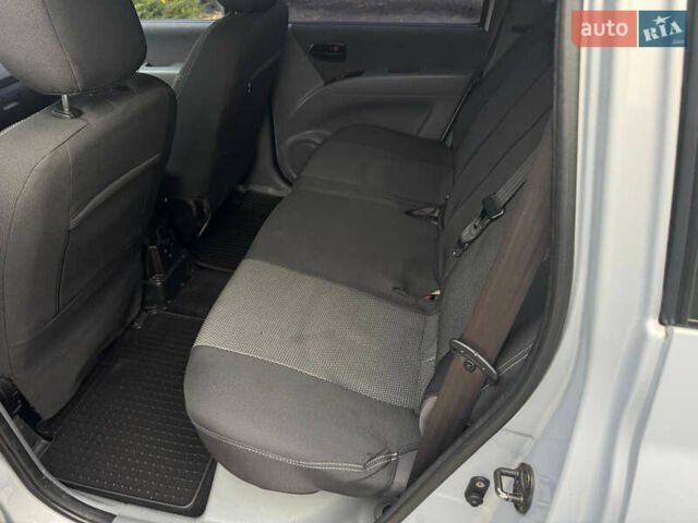 Серый Хендай Матрикс, объемом двигателя 1.6 л и пробегом 229 тыс. км за 3800 $, фото 21 на Automoto.ua