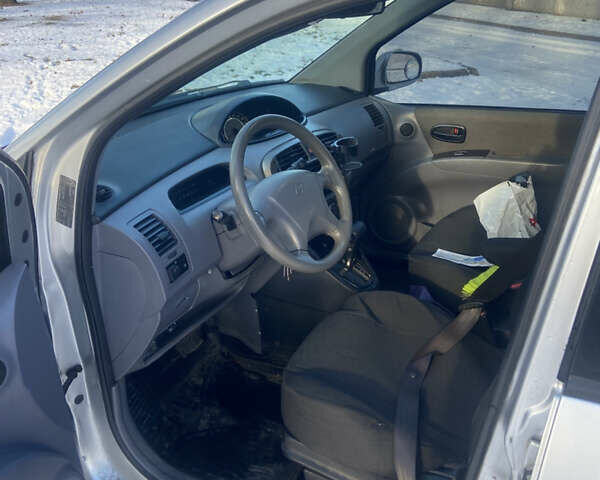 Сірий Хендай Матрікс, об'ємом двигуна 1.6 л та пробігом 155 тис. км за 3000 $, фото 7 на Automoto.ua