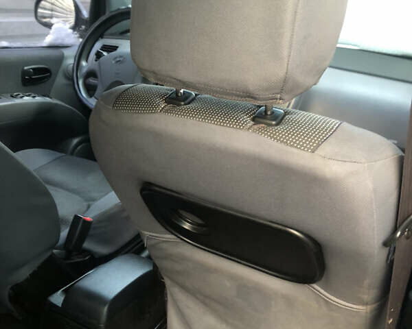 Серый Хендай Матрикс, объемом двигателя 0 л и пробегом 235 тыс. км за 2100 $, фото 1 на Automoto.ua