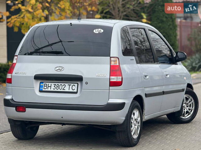 Серый Хендай Матрикс, объемом двигателя 1.6 л и пробегом 229 тыс. км за 3800 $, фото 13 на Automoto.ua