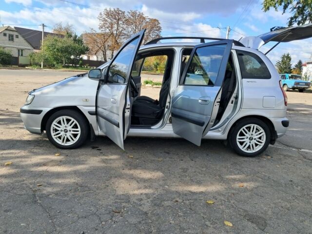 Серый Хендай Матрикс, объемом двигателя 1.8 л и пробегом 250 тыс. км за 3600 $, фото 15 на Automoto.ua