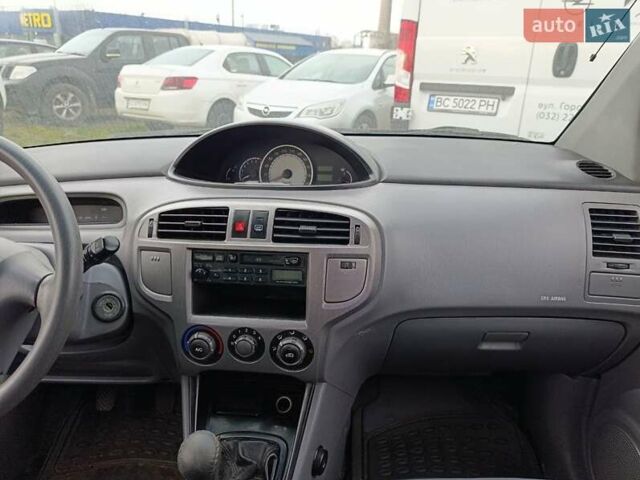 Сірий Хендай Матрікс, об'ємом двигуна 1.6 л та пробігом 245 тис. км за 1300 $, фото 4 на Automoto.ua