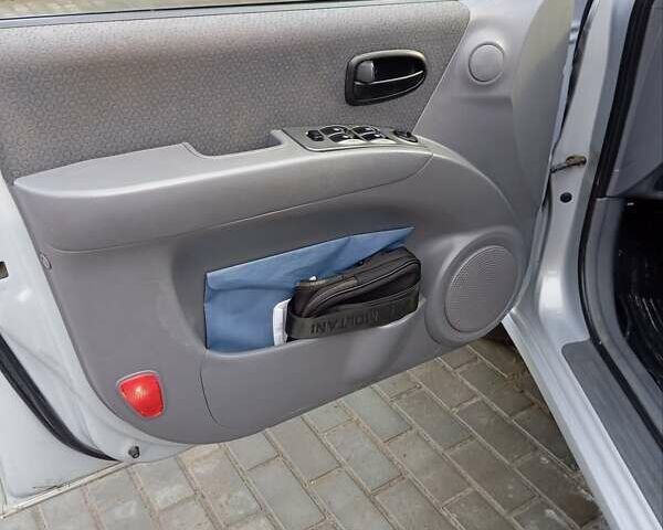 Серый Хендай Матрикс, объемом двигателя 1.6 л и пробегом 150 тыс. км за 3000 $, фото 13 на Automoto.ua