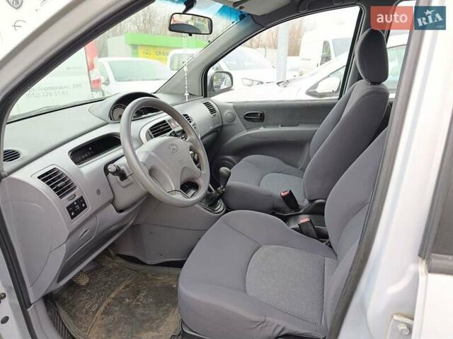 Сірий Хендай Матрікс, об'ємом двигуна 1.6 л та пробігом 245 тис. км за 1300 $, фото 6 на Automoto.ua