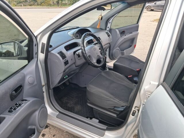 Серый Хендай Матрикс, объемом двигателя 1.8 л и пробегом 250 тыс. км за 3600 $, фото 9 на Automoto.ua