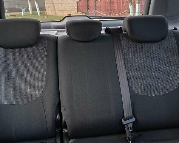 Серый Хендай Матрикс, объемом двигателя 1.6 л и пробегом 150 тыс. км за 3000 $, фото 6 на Automoto.ua