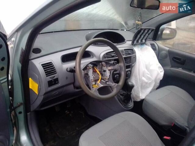 Сірий Хендай Матрікс, об'ємом двигуна 1.6 л та пробігом 126 тис. км за 2500 $, фото 17 на Automoto.ua