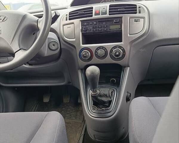 Сірий Хендай Матрікс, об'ємом двигуна 1.6 л та пробігом 245 тис. км за 1300 $, фото 10 на Automoto.ua