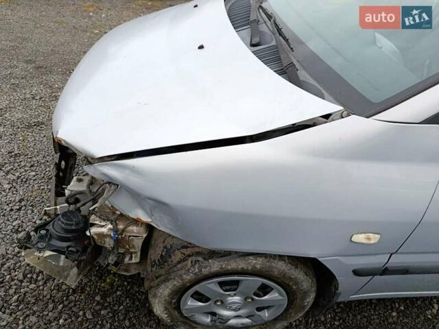 Сірий Хендай Матрікс, об'ємом двигуна 1.6 л та пробігом 245 тис. км за 1300 $, фото 8 на Automoto.ua