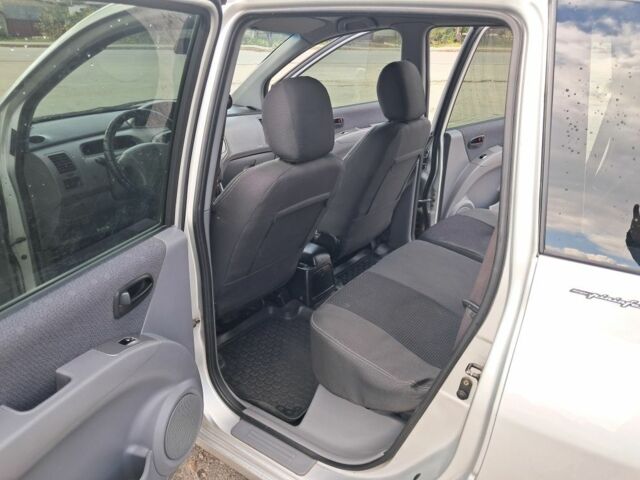 Серый Хендай Матрикс, объемом двигателя 1.8 л и пробегом 250 тыс. км за 3600 $, фото 8 на Automoto.ua