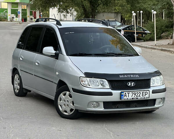 Сірий Хендай Матрікс, об'ємом двигуна 1.8 л та пробігом 156 тис. км за 4600 $, фото 3 на Automoto.ua