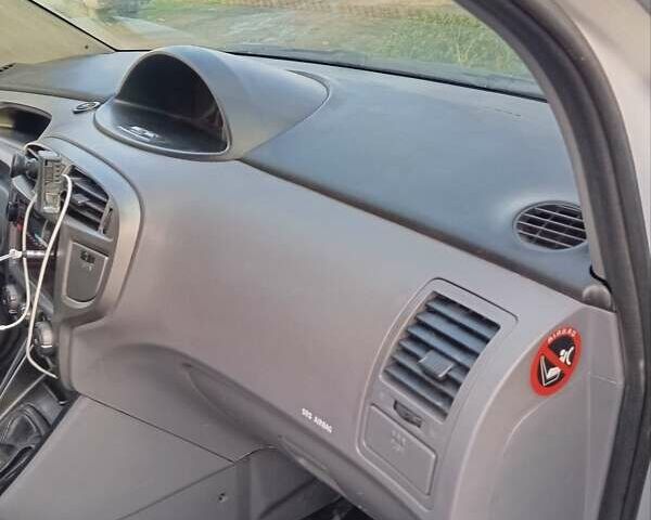 Серый Хендай Матрикс, объемом двигателя 1.6 л и пробегом 150 тыс. км за 3000 $, фото 8 на Automoto.ua