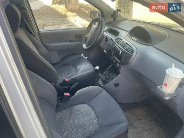 Серый Хендай Матрикс, объемом двигателя 1.6 л и пробегом 269 тыс. км за 3100 $, фото 9 на Automoto.ua