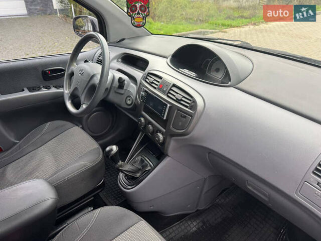 Серый Хендай Матрикс, объемом двигателя 1.6 л и пробегом 229 тыс. км за 3800 $, фото 24 на Automoto.ua