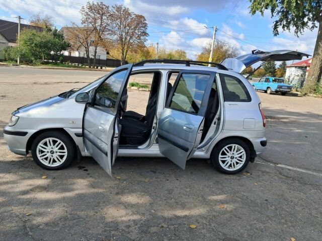 Серый Хендай Матрикс, объемом двигателя 1.8 л и пробегом 250 тыс. км за 3600 $, фото 16 на Automoto.ua