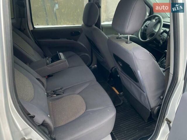 Сірий Хендай Матрікс, об'ємом двигуна 1.6 л та пробігом 155 тис. км за 3800 $, фото 7 на Automoto.ua