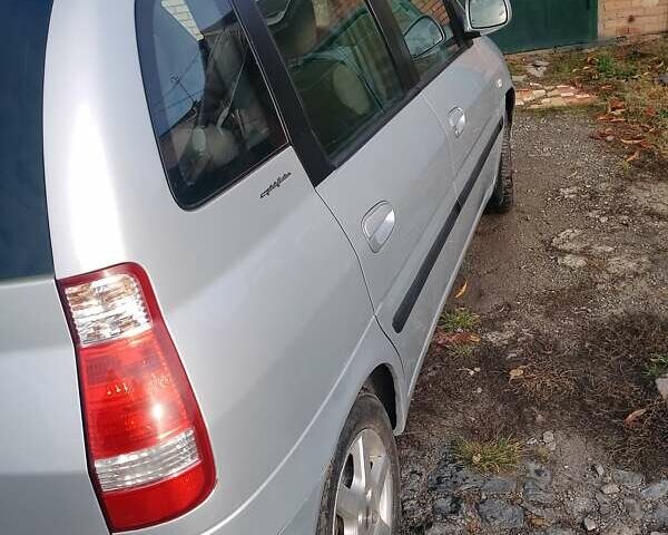 Сірий Хендай Матрікс, об'ємом двигуна 1.6 л та пробігом 182 тис. км за 3500 $, фото 5 на Automoto.ua