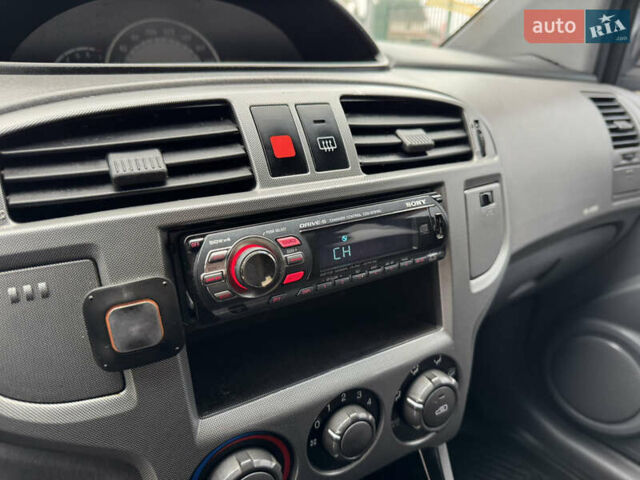 Сірий Хендай Матрікс, об'ємом двигуна 1.6 л та пробігом 147 тис. км за 4800 $, фото 42 на Automoto.ua