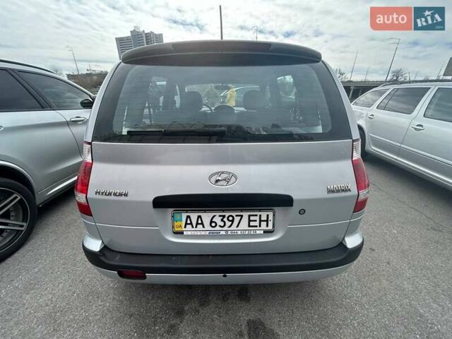 Серый Хендай Матрикс, объемом двигателя 1.6 л и пробегом 205 тыс. км за 3500 $, фото 5 на Automoto.ua