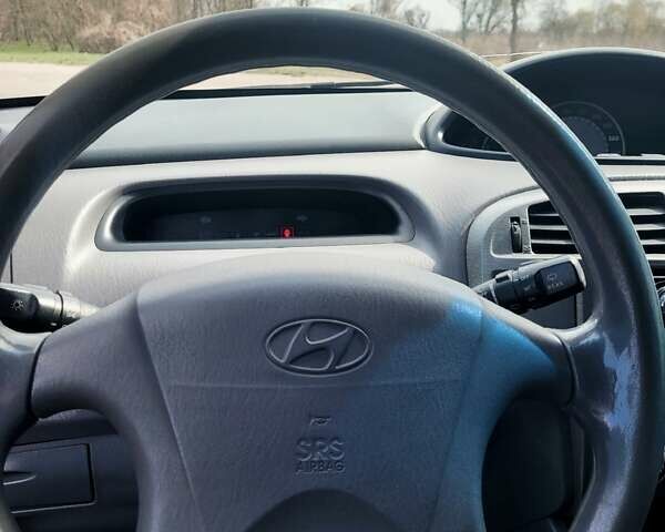 Серый Хендай Матрикс, объемом двигателя 1.6 л и пробегом 200 тыс. км за 4500 $, фото 8 на Automoto.ua