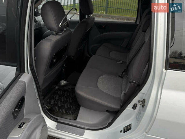 Сірий Хендай Матрікс, об'ємом двигуна 1.6 л та пробігом 147 тис. км за 4800 $, фото 40 на Automoto.ua