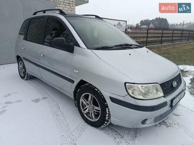 Серый Хендай Матрикс, объемом двигателя 1.6 л и пробегом 400 тыс. км за 2900 $, фото 3 на Automoto.ua