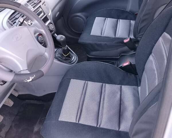 Сірий Хендай Матрікс, об'ємом двигуна 1.6 л та пробігом 182 тис. км за 3600 $, фото 9 на Automoto.ua