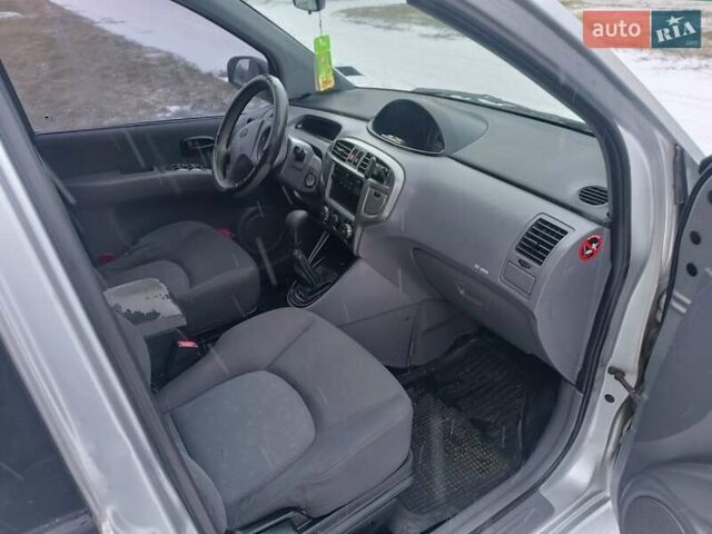 Серый Хендай Матрикс, объемом двигателя 1.6 л и пробегом 400 тыс. км за 2900 $, фото 8 на Automoto.ua