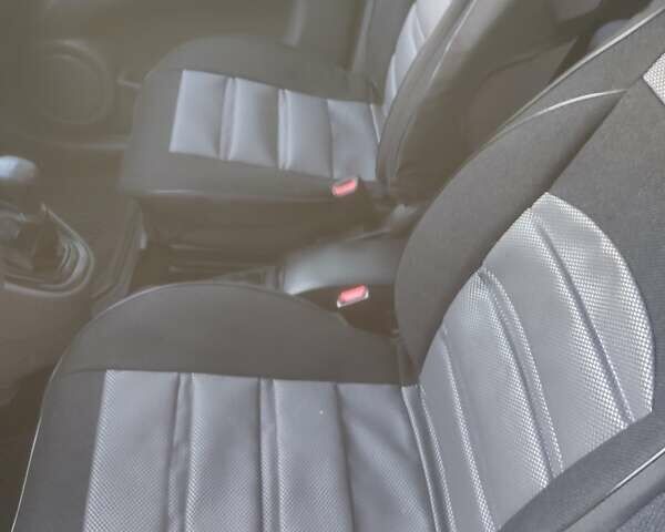 Серый Хендай Матрикс, объемом двигателя 1.6 л и пробегом 282 тыс. км за 3500 $, фото 8 на Automoto.ua