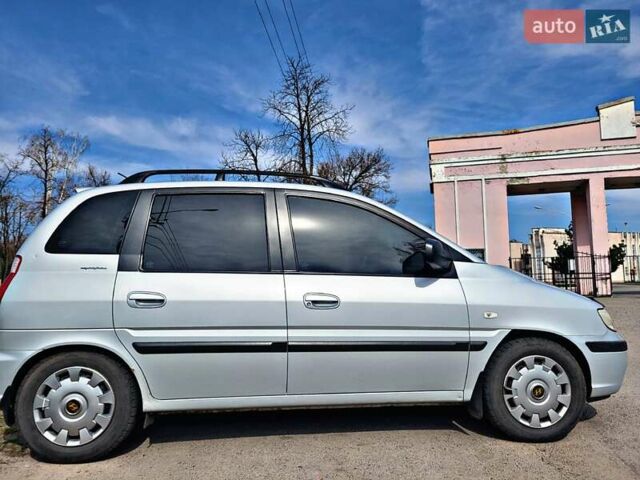 Серый Хендай Матрикс, объемом двигателя 1.6 л и пробегом 200 тыс. км за 4500 $, фото 4 на Automoto.ua