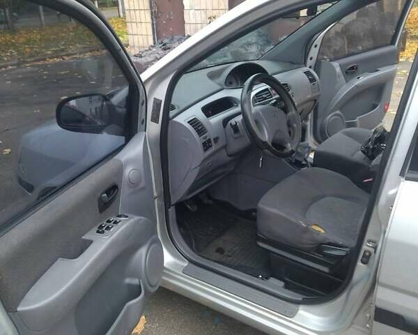 Сірий Хендай Матрікс, об'ємом двигуна 1.6 л та пробігом 393 тис. км за 2999 $, фото 8 на Automoto.ua