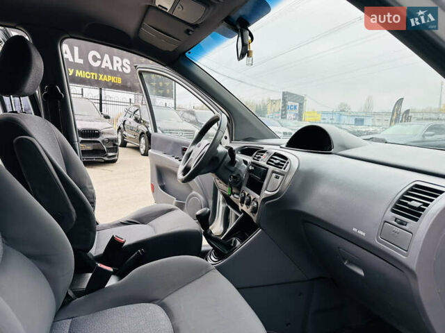 Сірий Хендай Матрікс, об'ємом двигуна 1.6 л та пробігом 220 тис. км за 4300 $, фото 21 на Automoto.ua