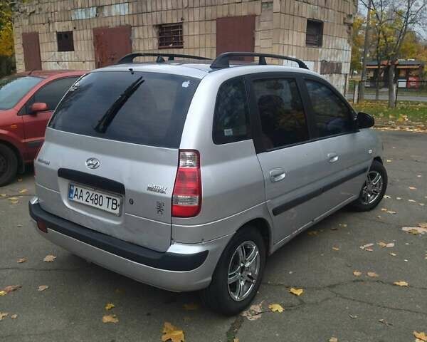 Сірий Хендай Матрікс, об'ємом двигуна 1.6 л та пробігом 393 тис. км за 2999 $, фото 1 на Automoto.ua