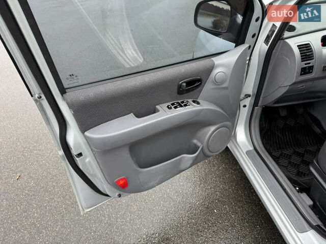 Сірий Хендай Матрікс, об'ємом двигуна 1.6 л та пробігом 147 тис. км за 4800 $, фото 35 на Automoto.ua