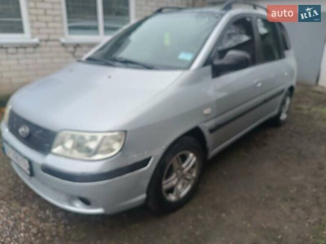 Серый Хендай Матрикс, объемом двигателя 1.6 л и пробегом 400 тыс. км за 2600 $, фото 3 на Automoto.ua