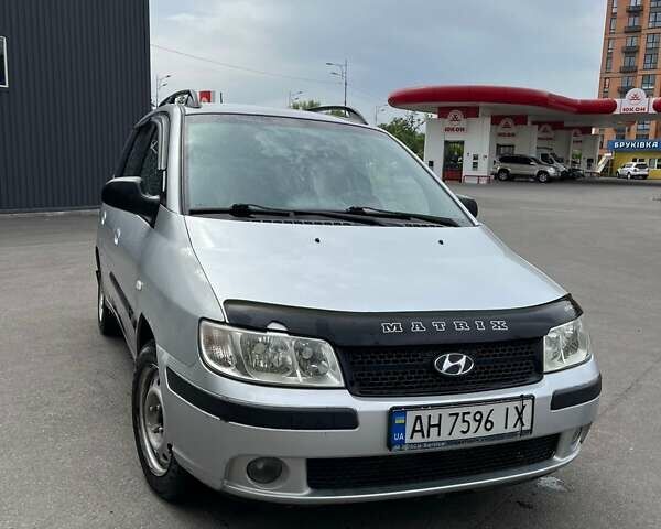 Сірий Хендай Матрікс, об'ємом двигуна 1.6 л та пробігом 214 тис. км за 4000 $, фото 1 на Automoto.ua