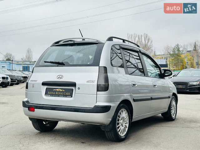 Сірий Хендай Матрікс, об'ємом двигуна 1.6 л та пробігом 220 тис. км за 4300 $, фото 9 на Automoto.ua