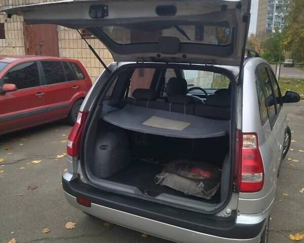 Сірий Хендай Матрікс, об'ємом двигуна 1.6 л та пробігом 393 тис. км за 2999 $, фото 10 на Automoto.ua