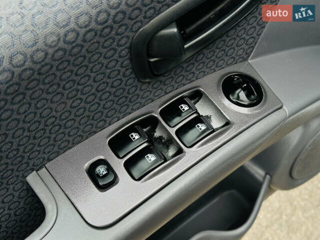 Сірий Хендай Матрікс, об'ємом двигуна 1.6 л та пробігом 220 тис. км за 4300 $, фото 24 на Automoto.ua