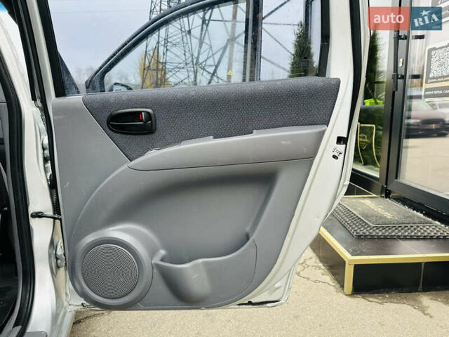 Сірий Хендай Матрікс, об'ємом двигуна 1.6 л та пробігом 220 тис. км за 4300 $, фото 20 на Automoto.ua