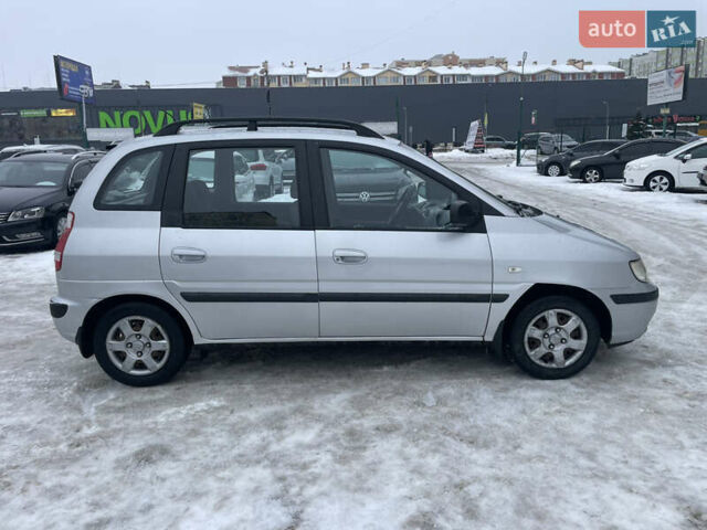 Серый Хендай Матрикс, объемом двигателя 1.6 л и пробегом 332 тыс. км за 2999 $, фото 2 на Automoto.ua