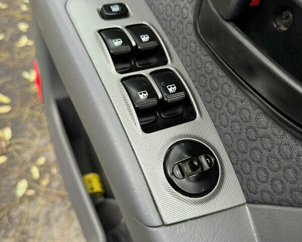 Сірий Хендай Матрікс, об'ємом двигуна 1.6 л та пробігом 130 тис. км за 3700 $, фото 14 на Automoto.ua