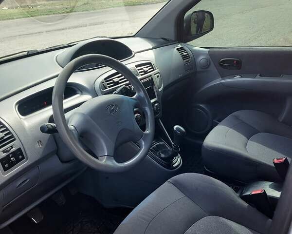 Серый Хендай Матрикс, объемом двигателя 1.6 л и пробегом 200 тыс. км за 4500 $, фото 10 на Automoto.ua
