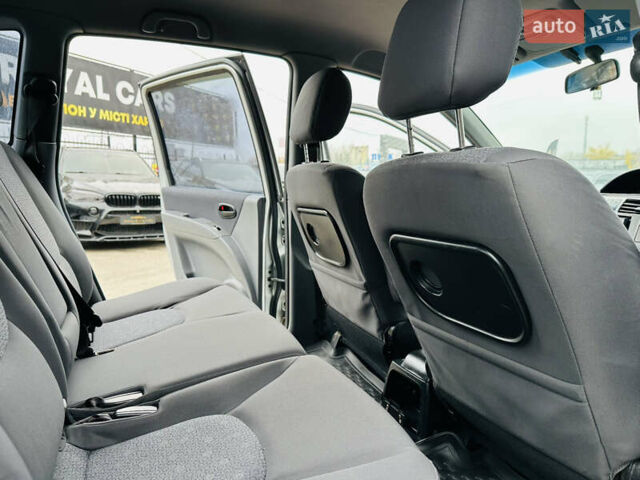 Сірий Хендай Матрікс, об'ємом двигуна 1.6 л та пробігом 220 тис. км за 4300 $, фото 17 на Automoto.ua