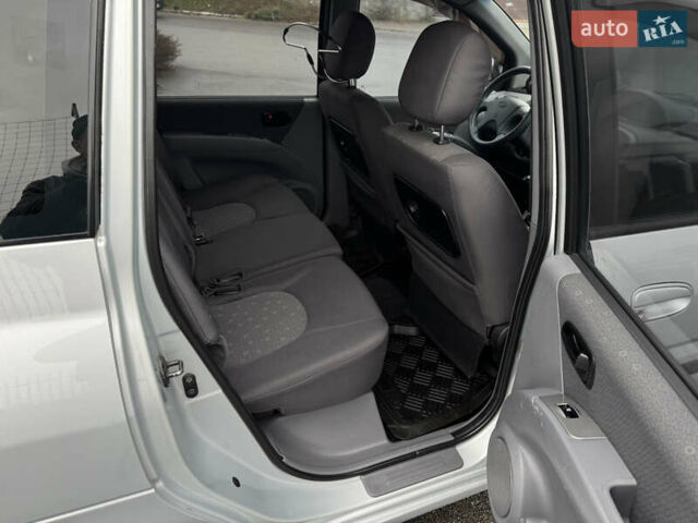 Сірий Хендай Матрікс, об'ємом двигуна 1.6 л та пробігом 147 тис. км за 4800 $, фото 44 на Automoto.ua