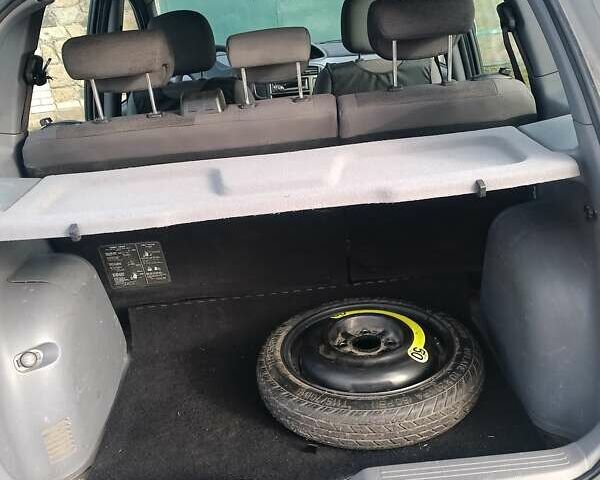 Сірий Хендай Матрікс, об'ємом двигуна 1.6 л та пробігом 182 тис. км за 3500 $, фото 15 на Automoto.ua